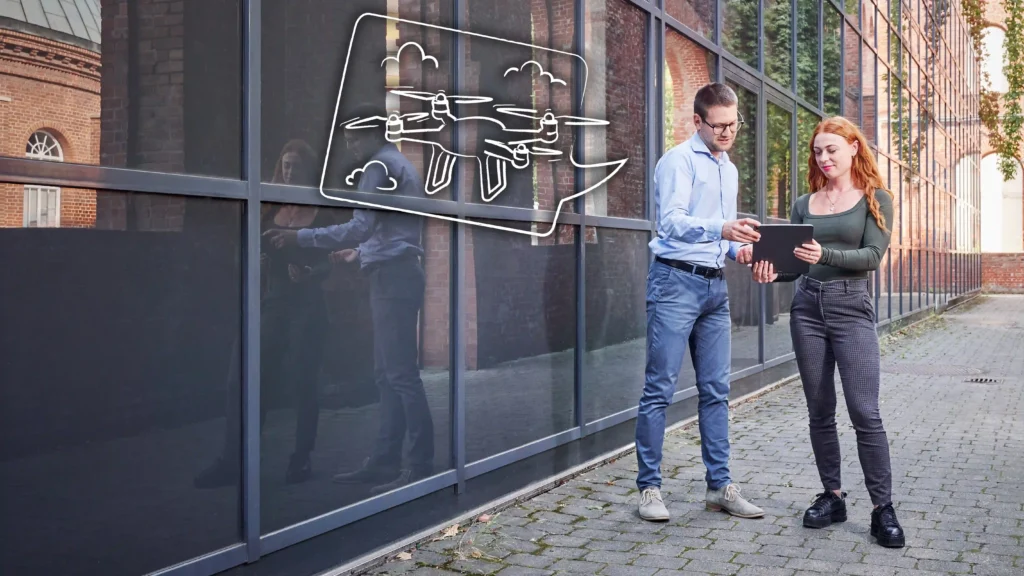 Wissenschaftliche Mitarbeitende des Fachgebietes Mensch-Maschine-Systemtechnik der Universität Kassel im Austausch auf dem Campus